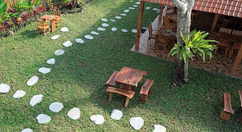 seno guesthouse and cafe