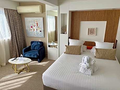 Superior Queen Room with Sofa Bed and Sea View