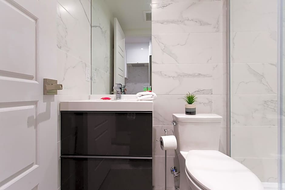 16 Studio Apartment-Hotel in Little Italy by Den Stays