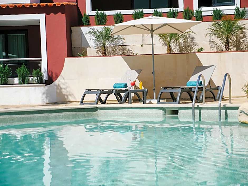 Topazio Vibe Beach Hotel & Apartments