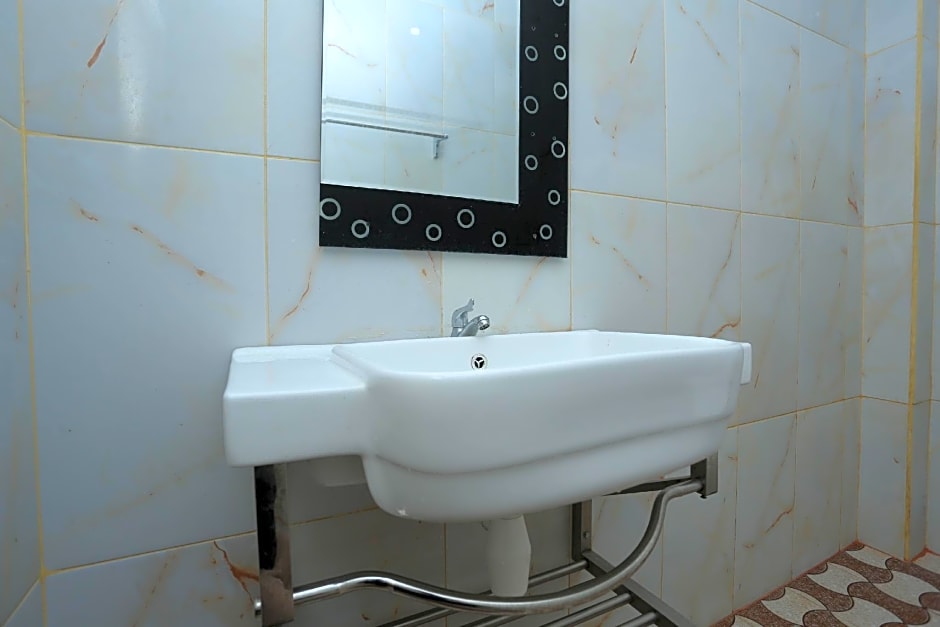 OYO 1864 Tiara Guest House