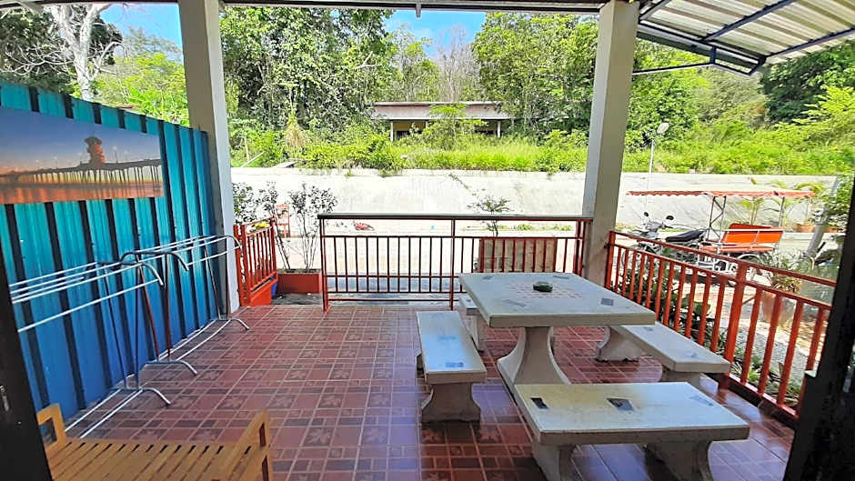 Runa Group House Samed 