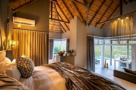 Luxury Suite with 2 Game Drives