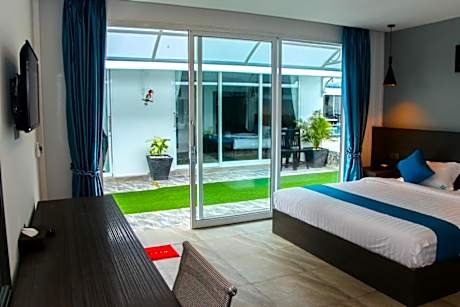 Superior Double Pool View