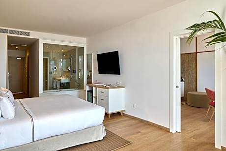 The Level Master Suite Ocean View