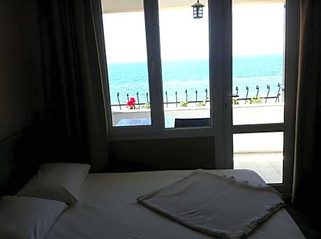 Standard Triple Room with Sea View