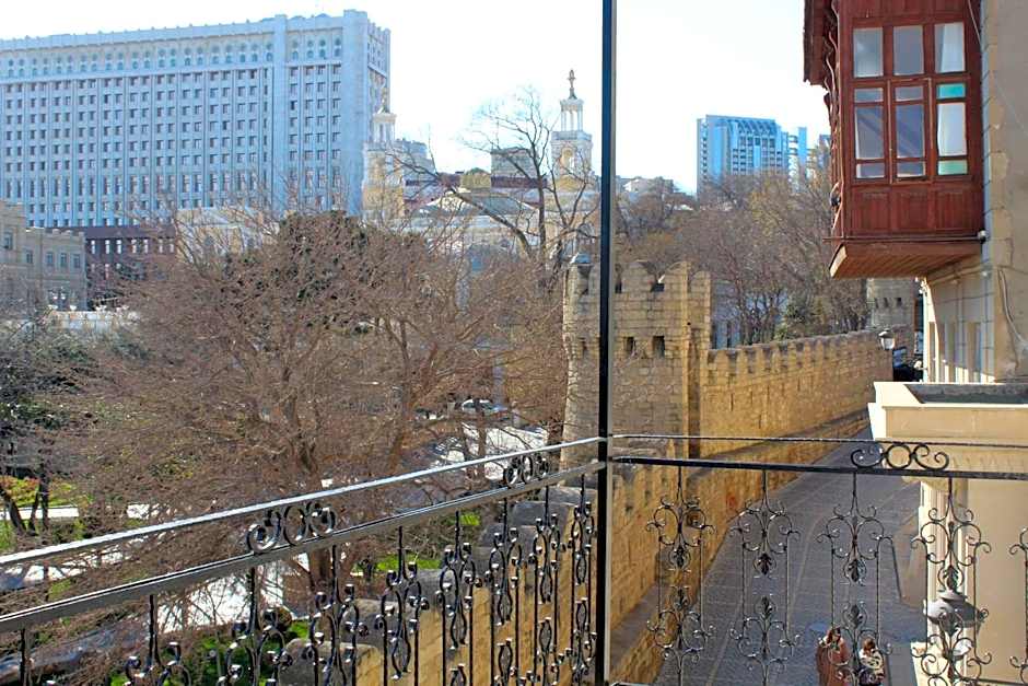 Premier Old Gates Hotel