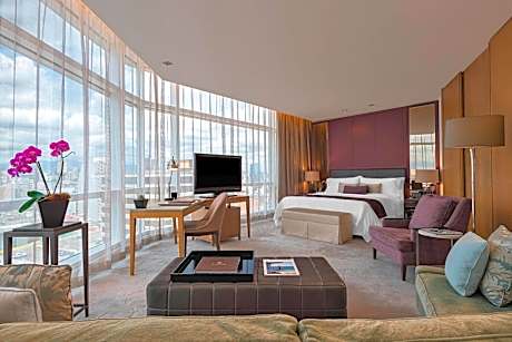 Executive Junior Butler Service, Suite, 1 King