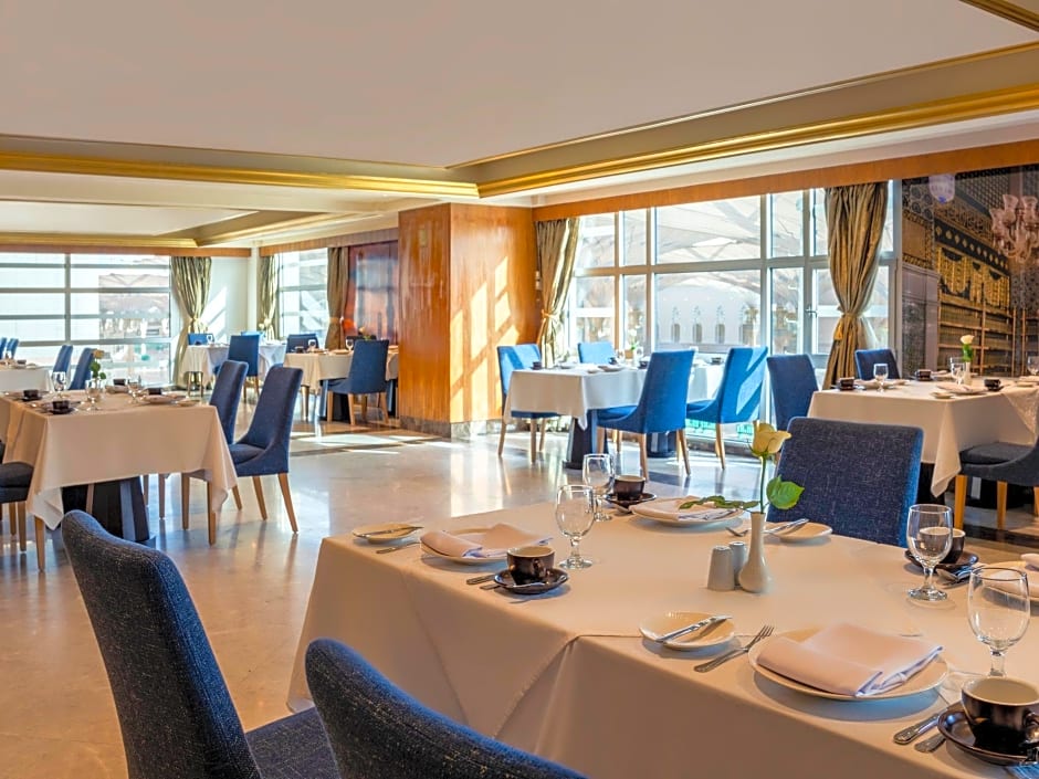 Anwar Al Madinah Movenpick Hotel