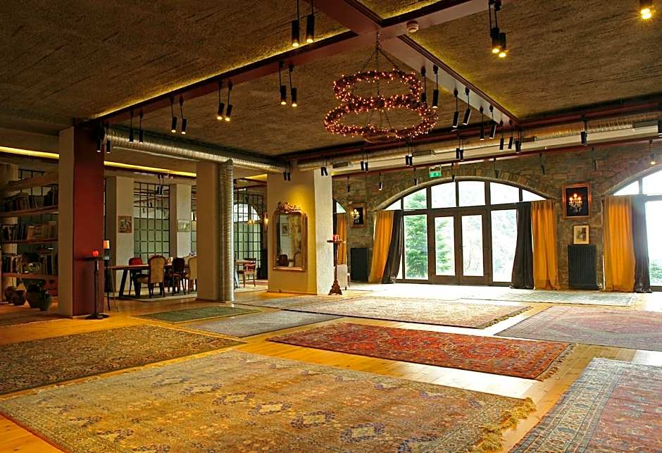 Montanema Handmade Village