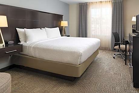 1 King 2 Queen Beds 2 Bedroom Suite
