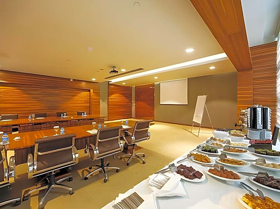 Gold Majesty Hotel