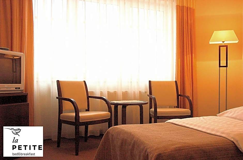 La Petite APARTMENTS & ROOMS