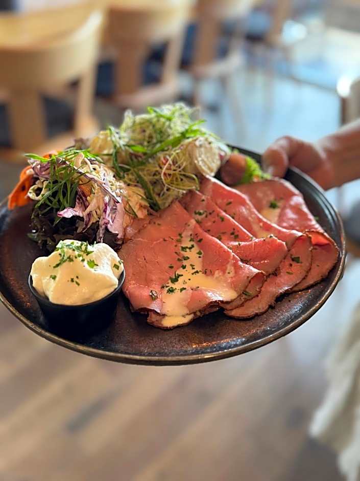 Berggasthaus Eggberge - Boutique Mountain Hotel - Access via Cablecar