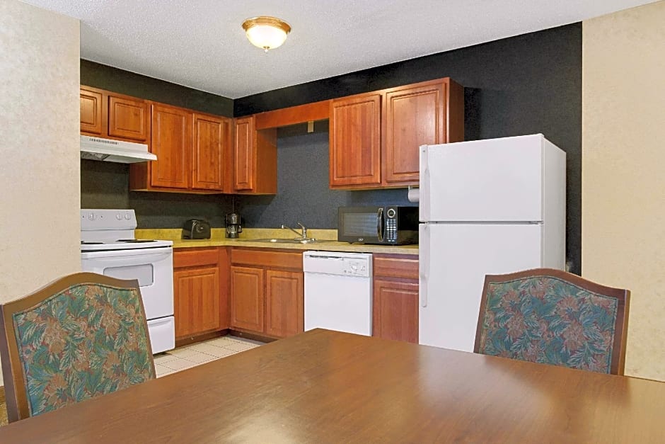 Hawthorn Extended Stay by Wyndham Cincinnati/Sharonville