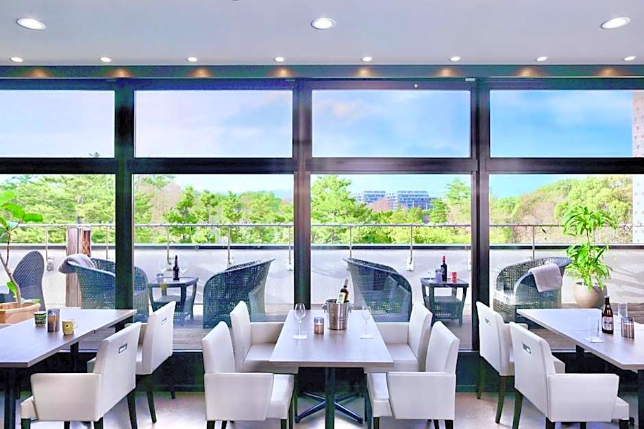 Minamisenri Crystal Hotel