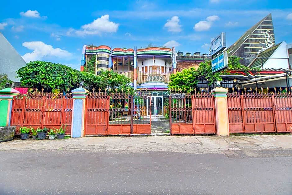 OYO 91601 Double-Degree Syariah (Female & Family)