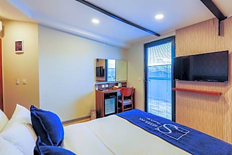 Deluxe Double Room with Balcony
