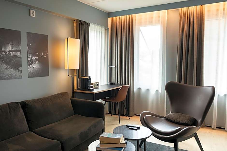 Home Hotel 1624
