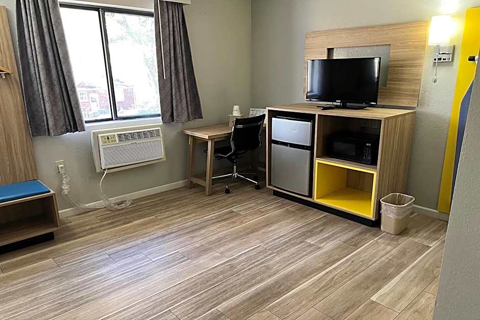 Days Inn by Wyndham Warrensburg