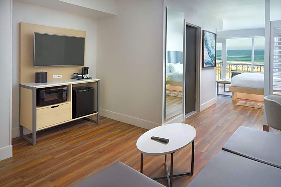 Photo 1 of 3 of Studio 1 King Bed, Gulf front, Balcony