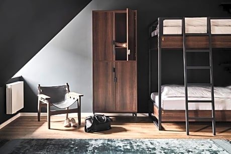 Bed in 4 bed female room