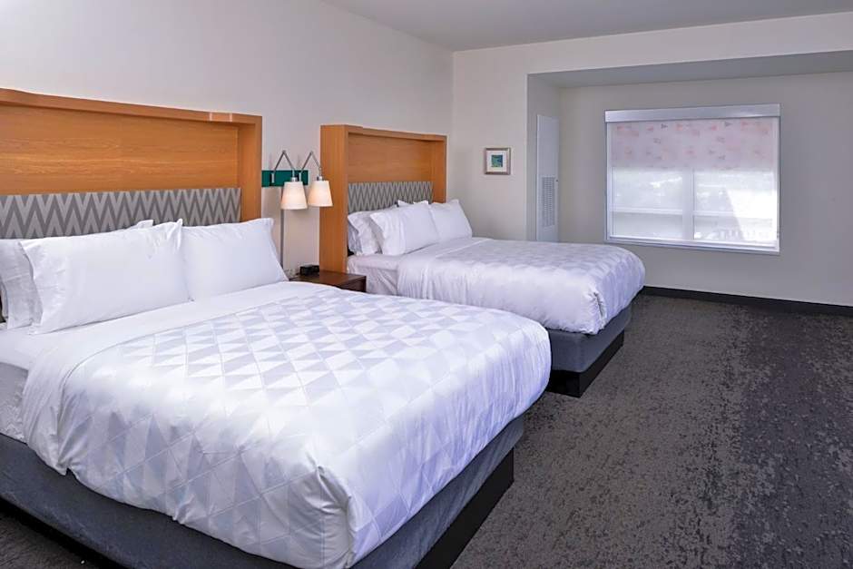 Holiday Inn & Suites Farmington Hills - Detroit NW, an IHG Hotel By IHG