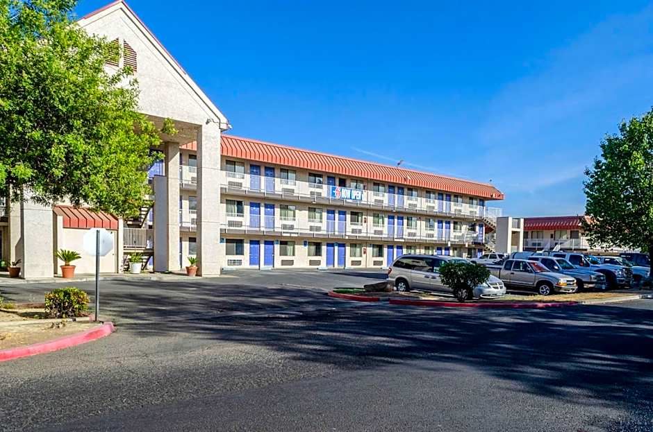 Motel 6-Fresno, CA - Yosemite Hwy
