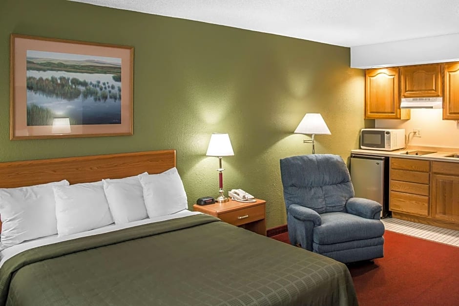 Hudson Inn & Suites