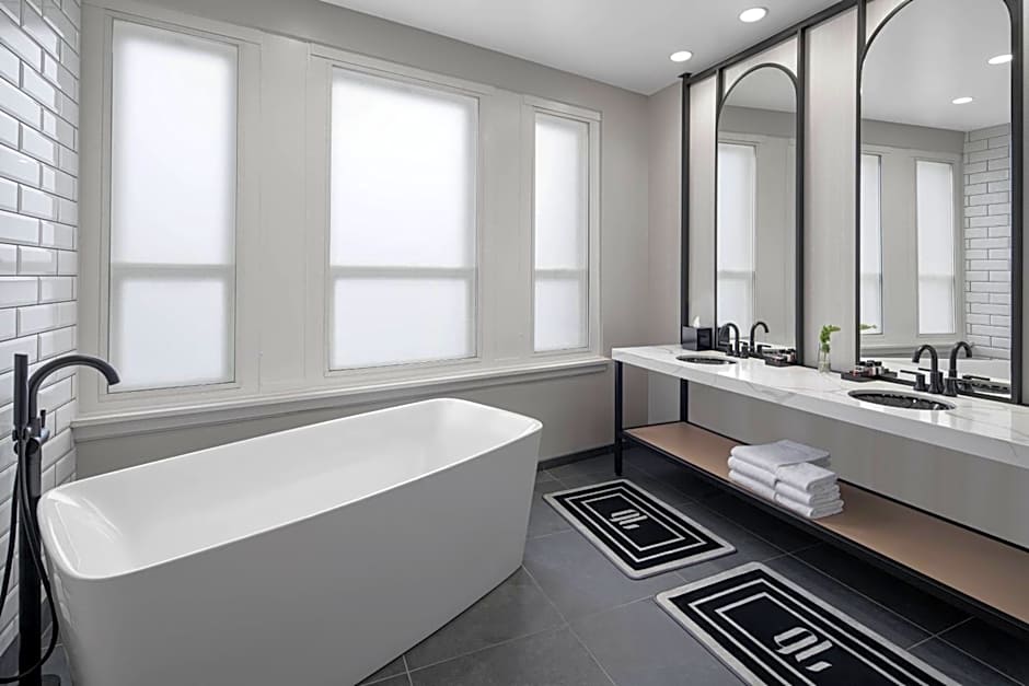 Glass Light Hotel & Gallery, Autograph Collection