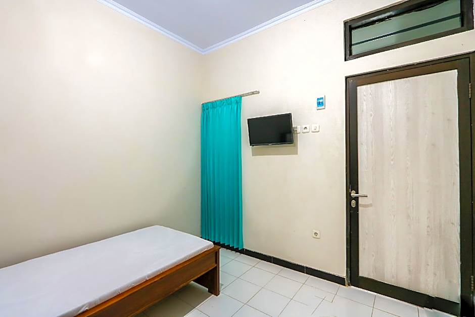 OYO 3187 Kost Putri Bu Chris