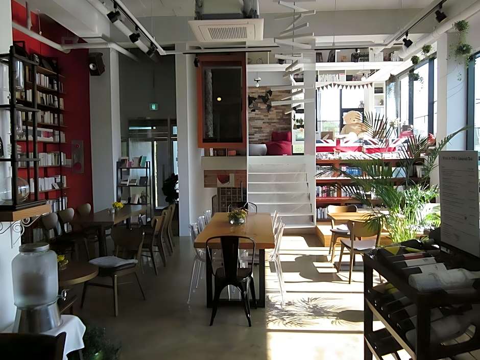 Andong Poonggyung Hostel N Library