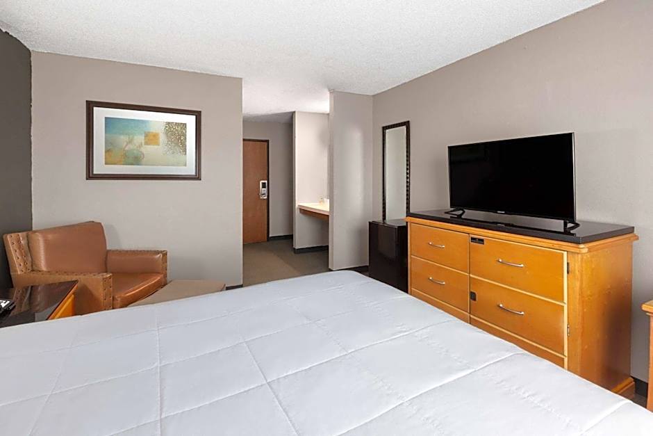 Travelodge by Wyndham Redwood Falls