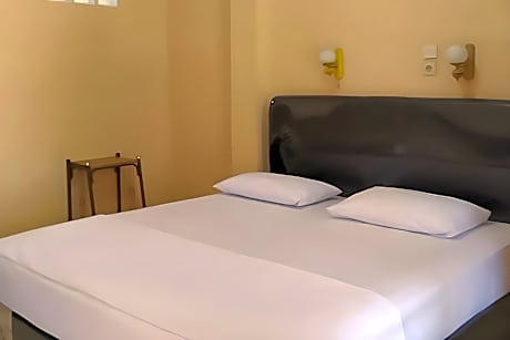 Hotel Maharani (Syariah) Mitra RedDoorz