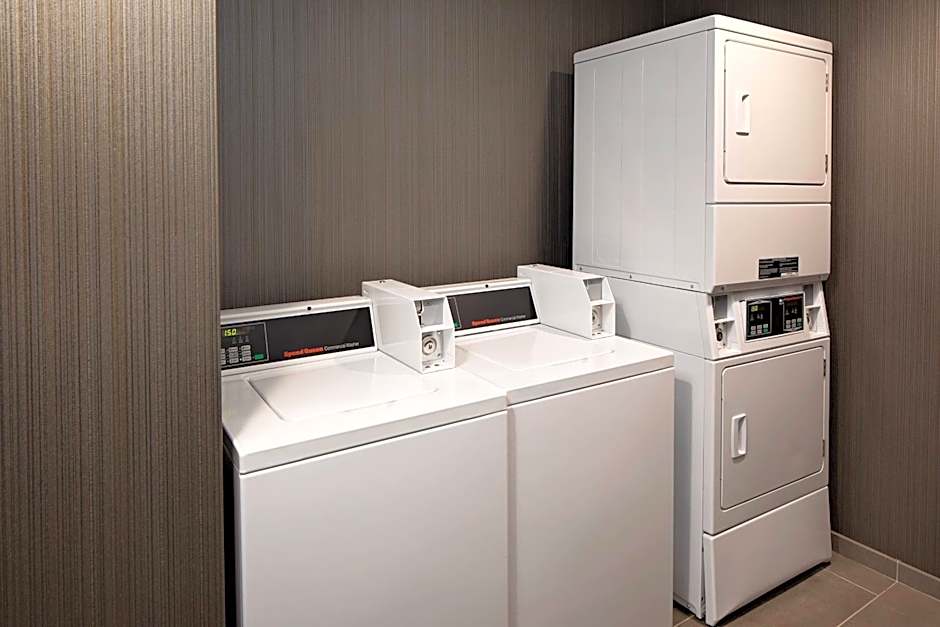 Courtyard by Marriott Dallas Downtown / Reunion District