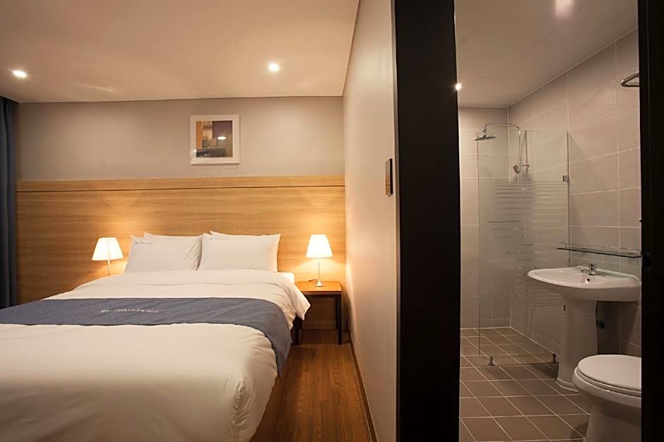 Two-Y-Hotel
