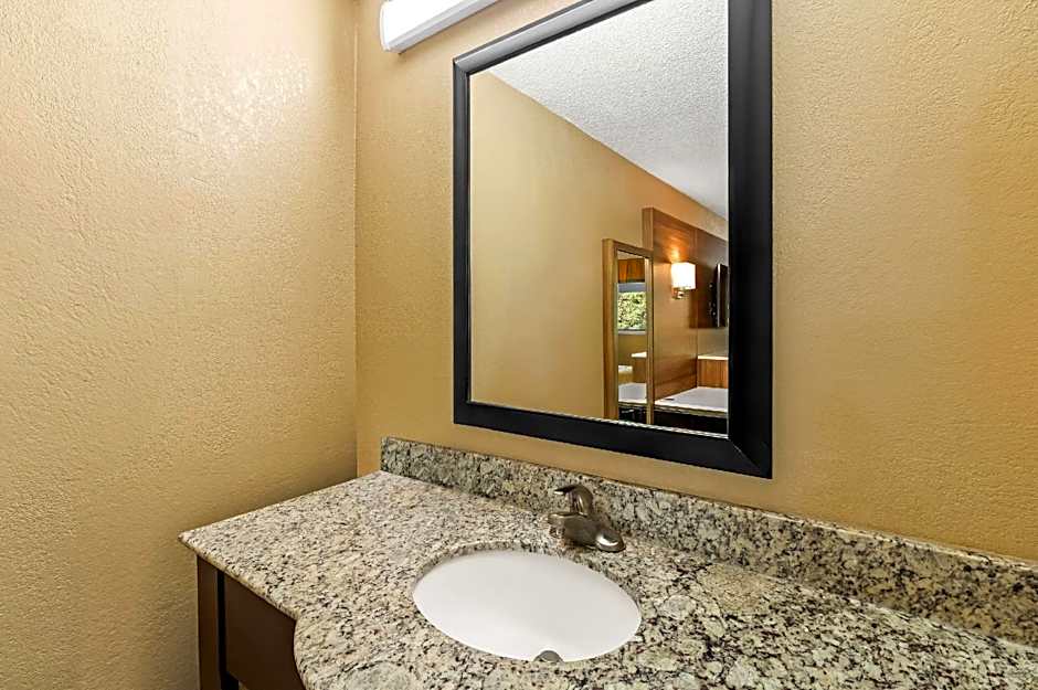 Super 8 by Wyndham Cincinnati/Springdale OH