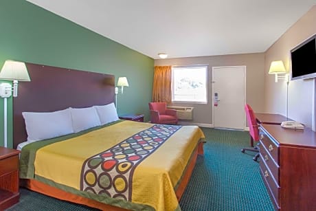 1 King Bed Deluxe Room Non-Smoking