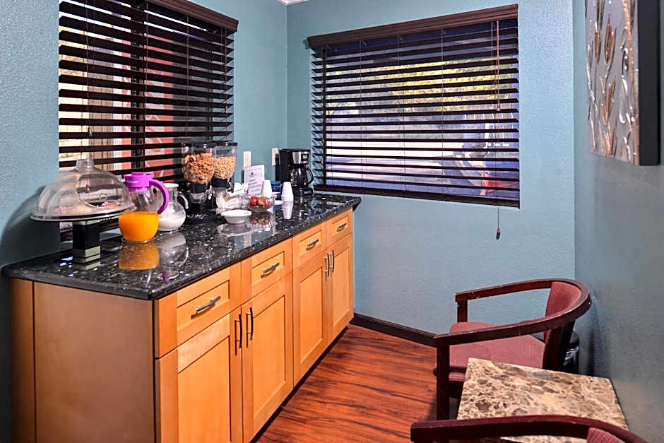 Americas Best Value Inn & Suites Clearlake Wine Country