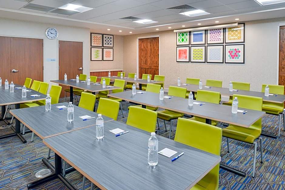 Holiday Inn Express & Suites - Chadron By IHG