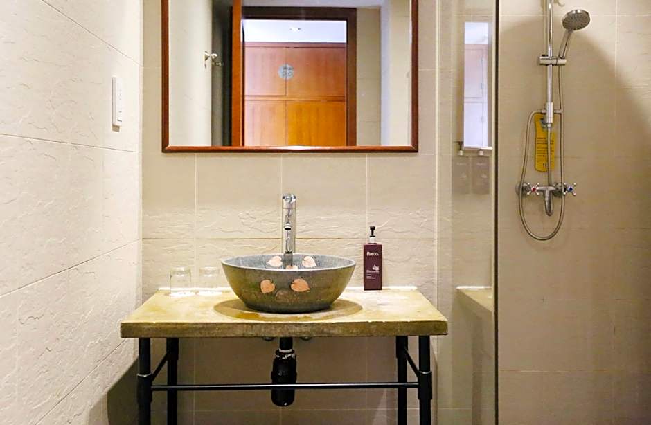 Butterfly on Wellington, Central