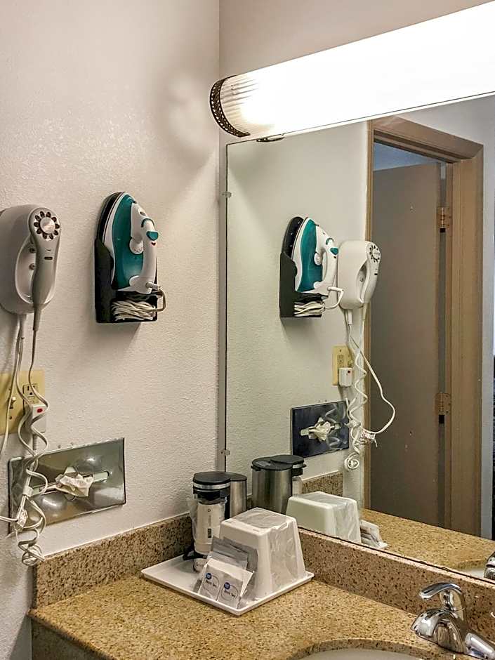 Days Inn by Wyndham Raleigh Glenwood-Crabtree