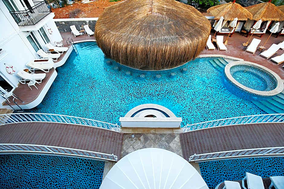 Pinehill Hotel & Suites