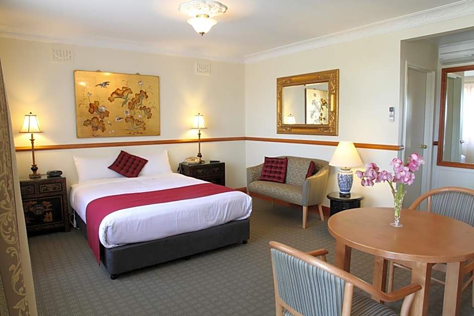 Three Explorers Motel