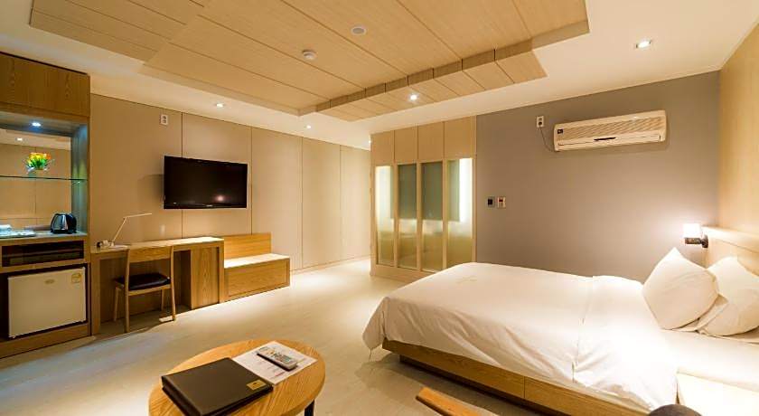 Reborn Suwon Silkroad Hotel