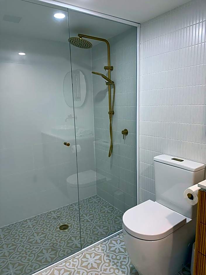 Pelican Cove Waterfront Apartment