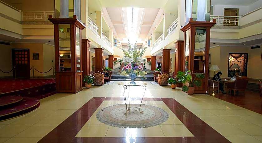 Le Grande Plaza Hotel