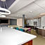 La Quinta Inn & Suites by Wyndham Jackson Airport/Pearl