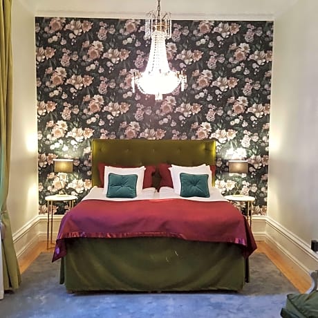 Suite-1 King Bed, Non Smoking Room, Standard Room, Full Breakfast