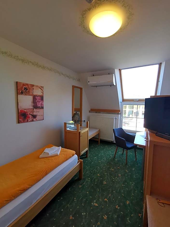 Hotel Bördehof, direkt an der A2 & A14, Restaurant, Tagung, individuell